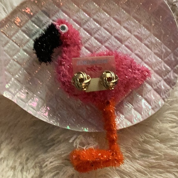 🌹NWT Jordache “ Goldtone Clip Style Earrings” So Much Fun to Wear Closet Must🌹 - Picture 1 of 8